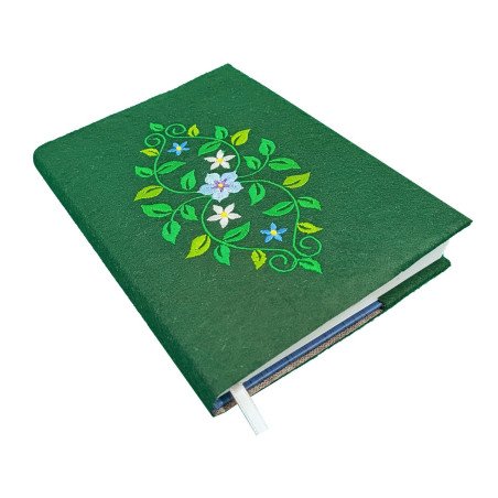 Calendar cu coperta brodata verde cu floricele